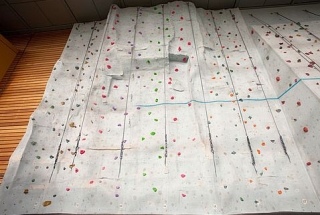  Hay varias rutas de escalada superior y de plomo 